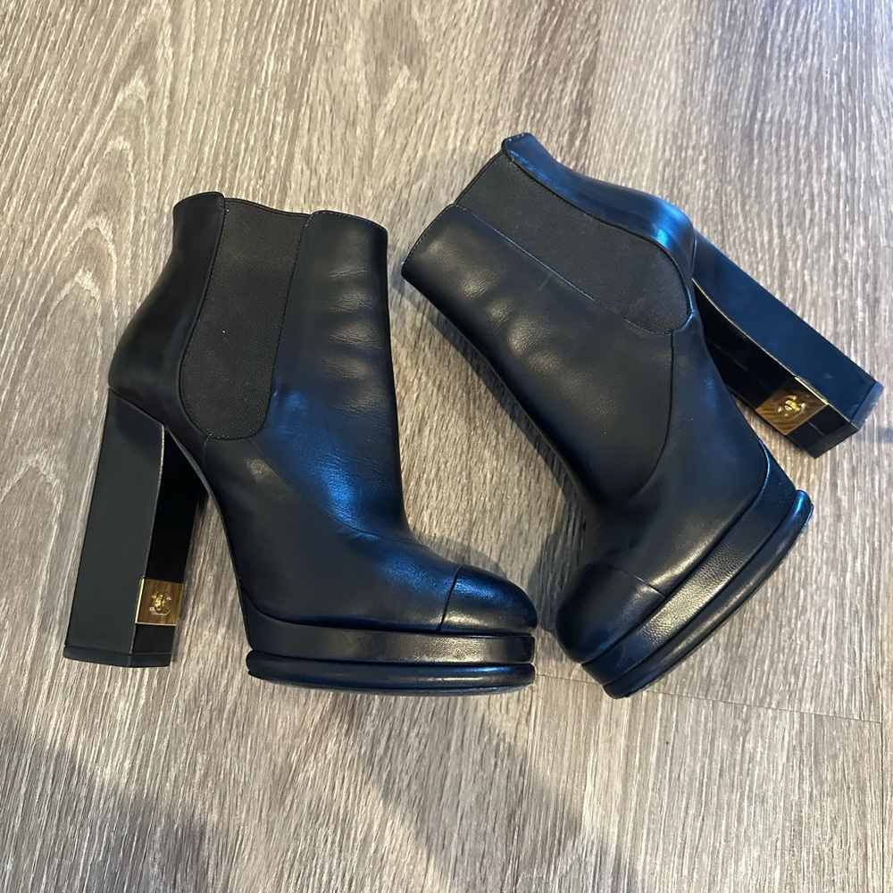 Platform booties - Picture 2 of 5